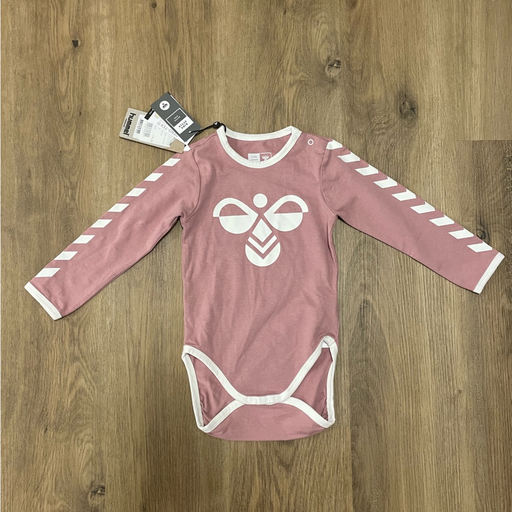 NWT organic cotton long sleeve 2T onesie dusty‎ rose color with a bee